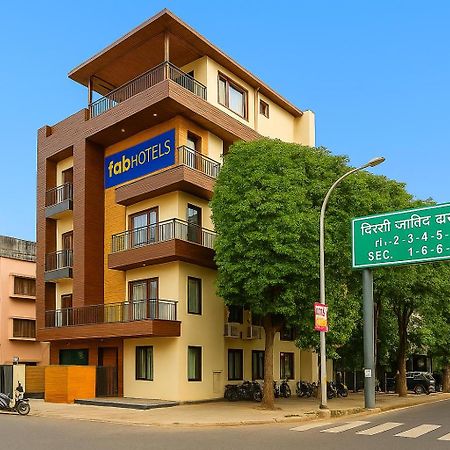 Fabhotel F9 Sector 19 Ноида Екстериор снимка