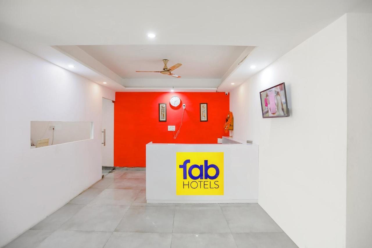 Fabhotel F9 Sector 19 Ноида Екстериор снимка