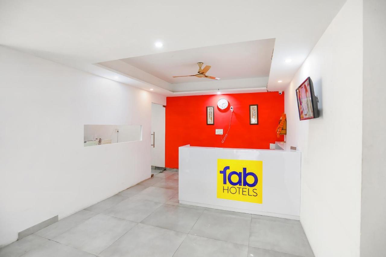 Fabhotel F9 Sector 19 Ноида Екстериор снимка