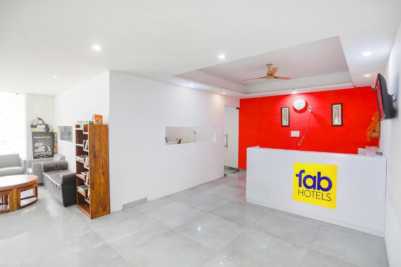 Fabhotel F9 Sector 19 Ноида Екстериор снимка